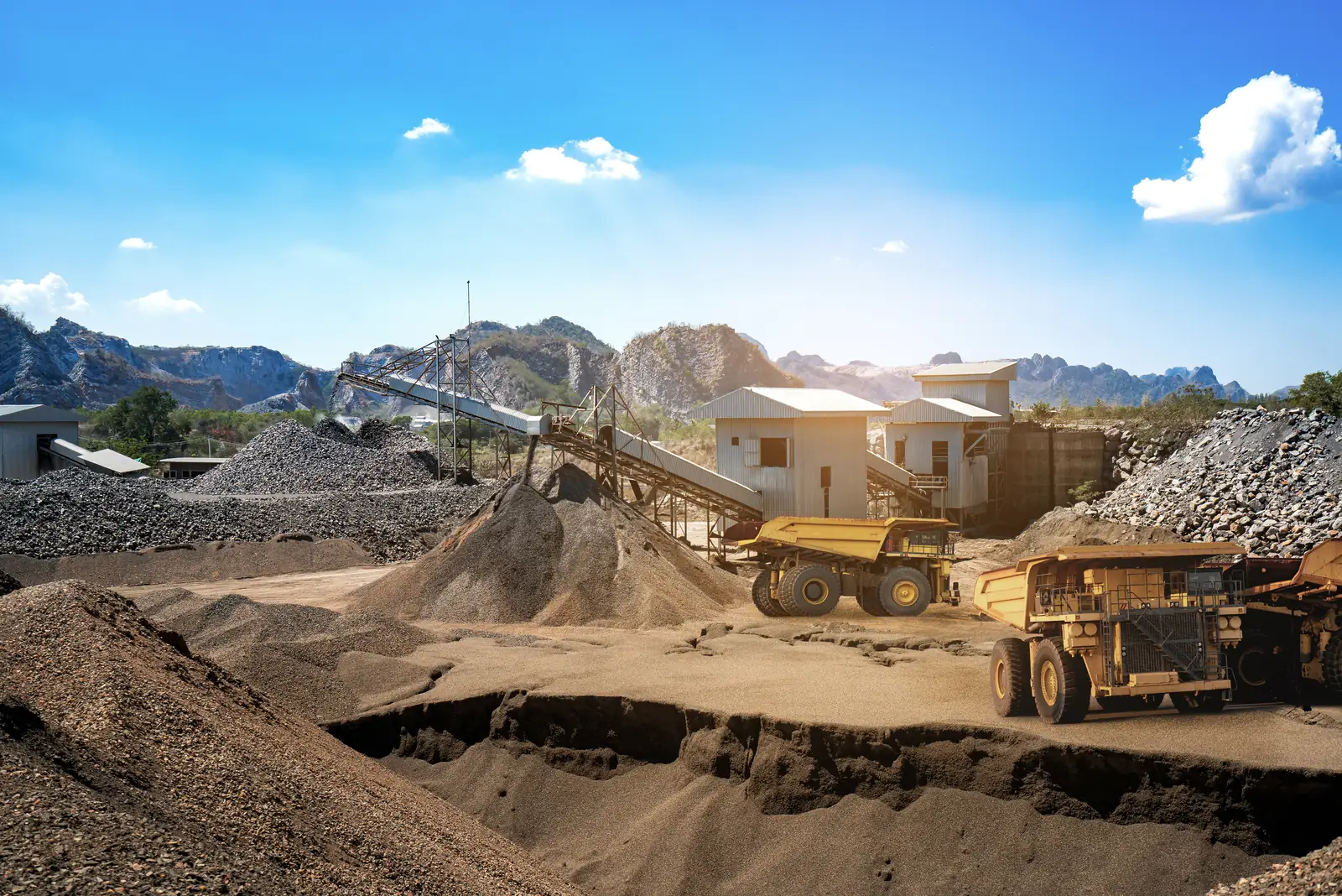 Crushing and screening plant with conveyors, stockpiles and haul trucks